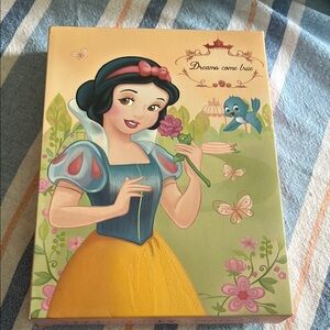 Snow White new in box eye shadow, 117 colors